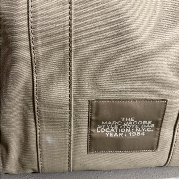 Marc Jacobs
The Large Canvas Tote Bag - Picture 5 of 6